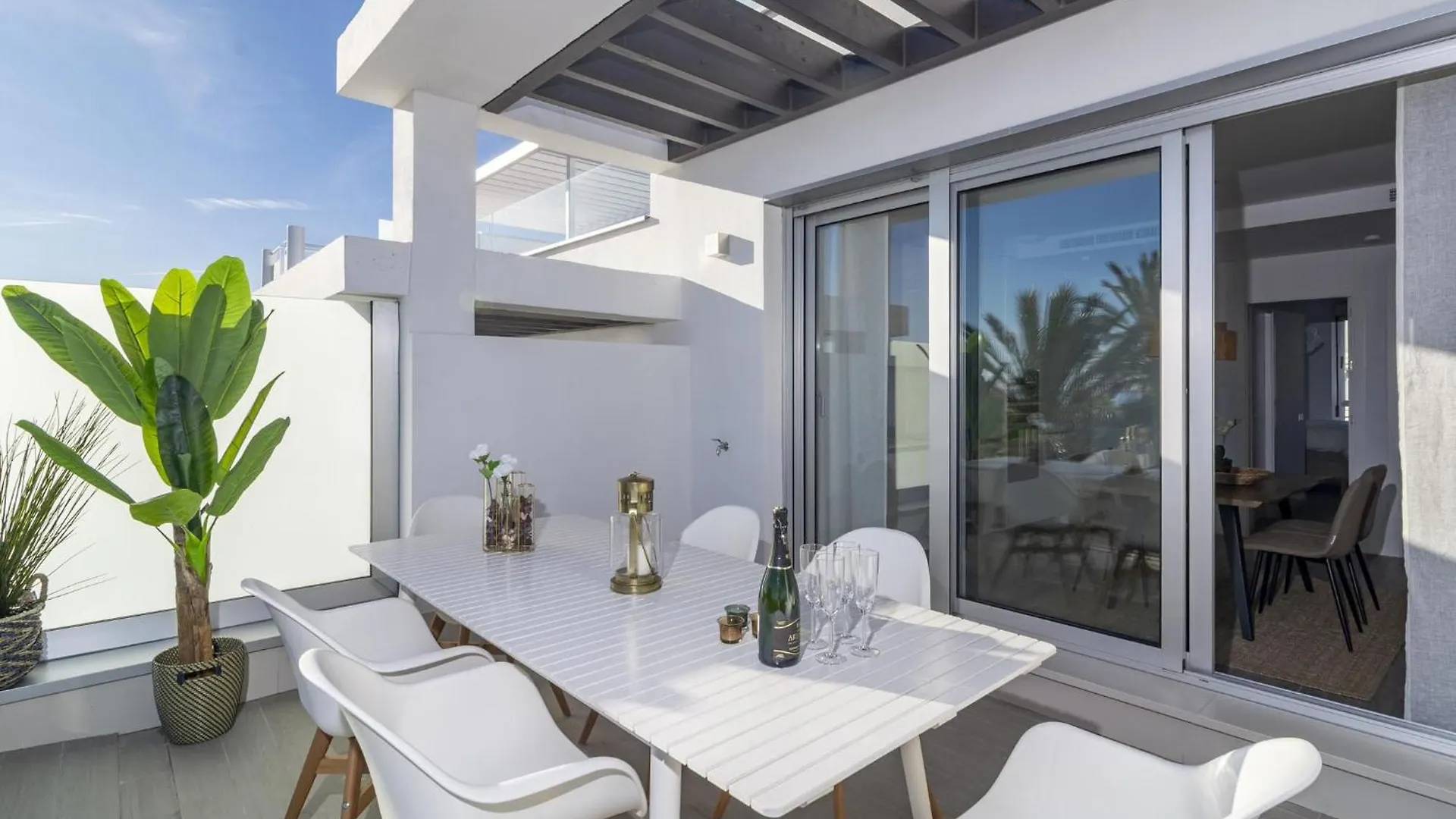 Lm12B- Exclusive 2 Bedroom Apartment In Le Mirage Estepona